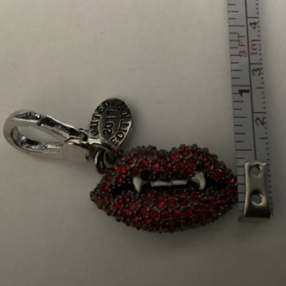 Juicy Couture HALLOWEEN Vampire Lips Charm 2011 LIMITED EDITION - Picture 9 of 9